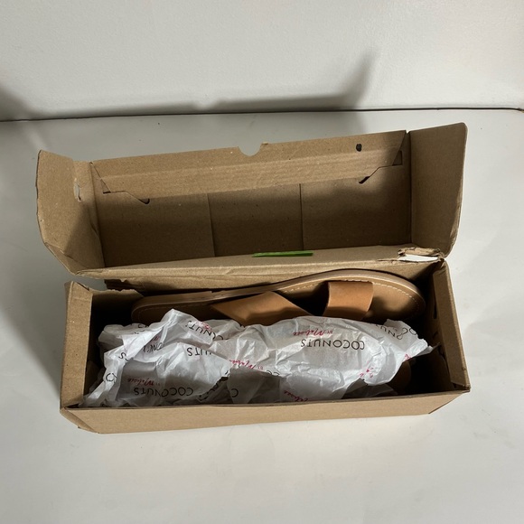 Coconuts by Matisse Pebble Slip On Tan Sandals NWB - Picture 5 of 5